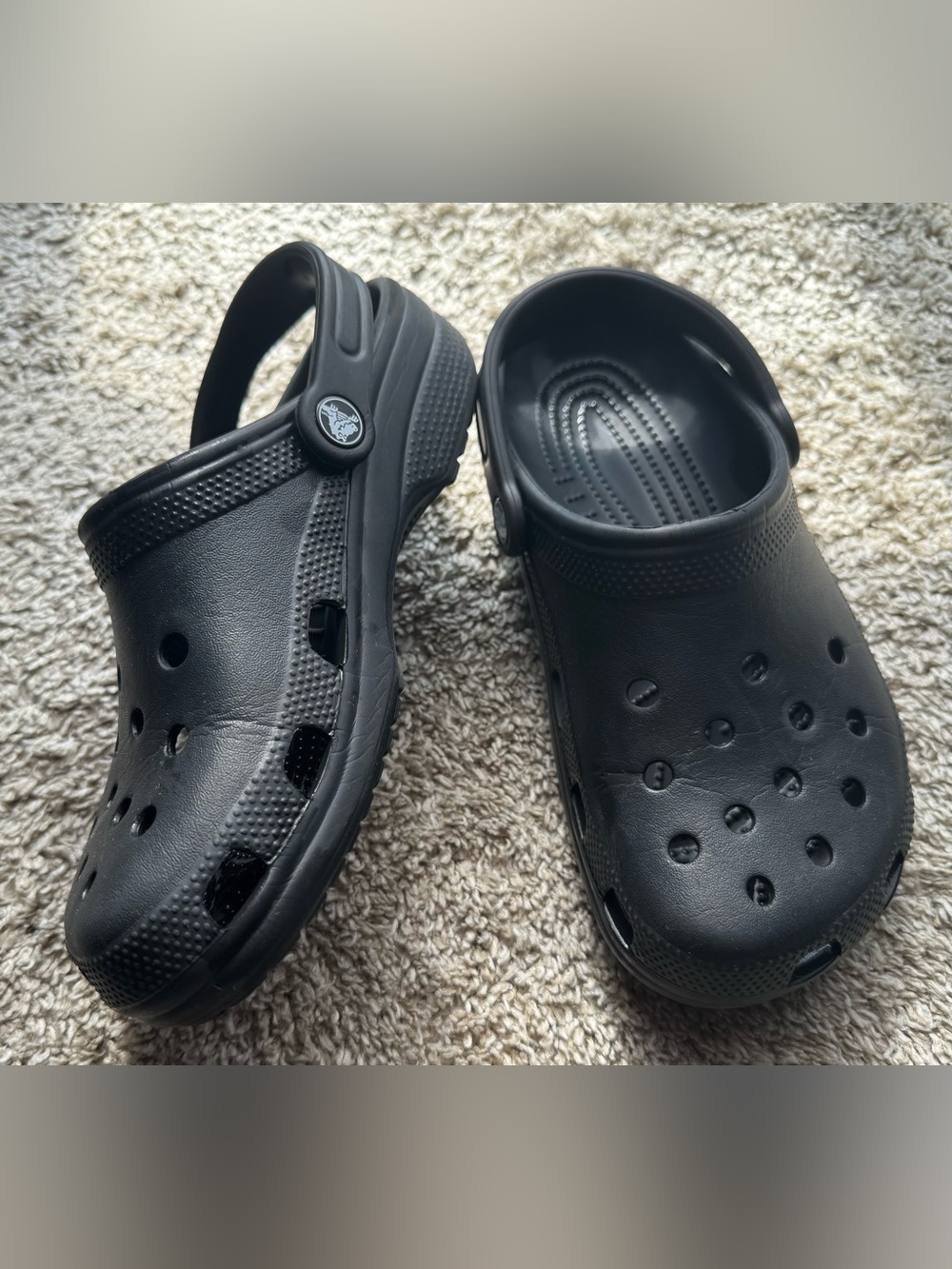 Crocs Classic Black Clogs Women’s Size 7